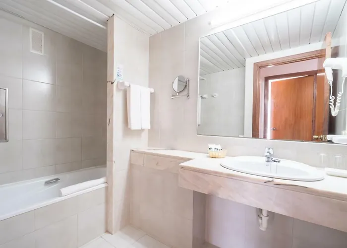 Tropicana Готель Кала-Мільор